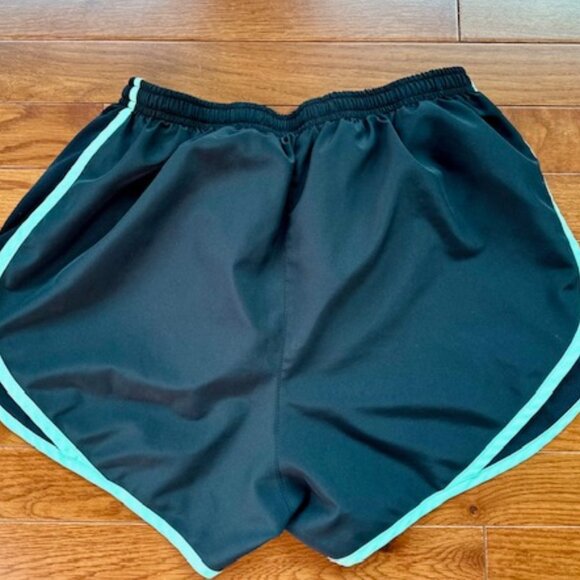 NIKE Women’s Dry Fit Running Shorts Size Medium Black/Green - Picture 5 of 6